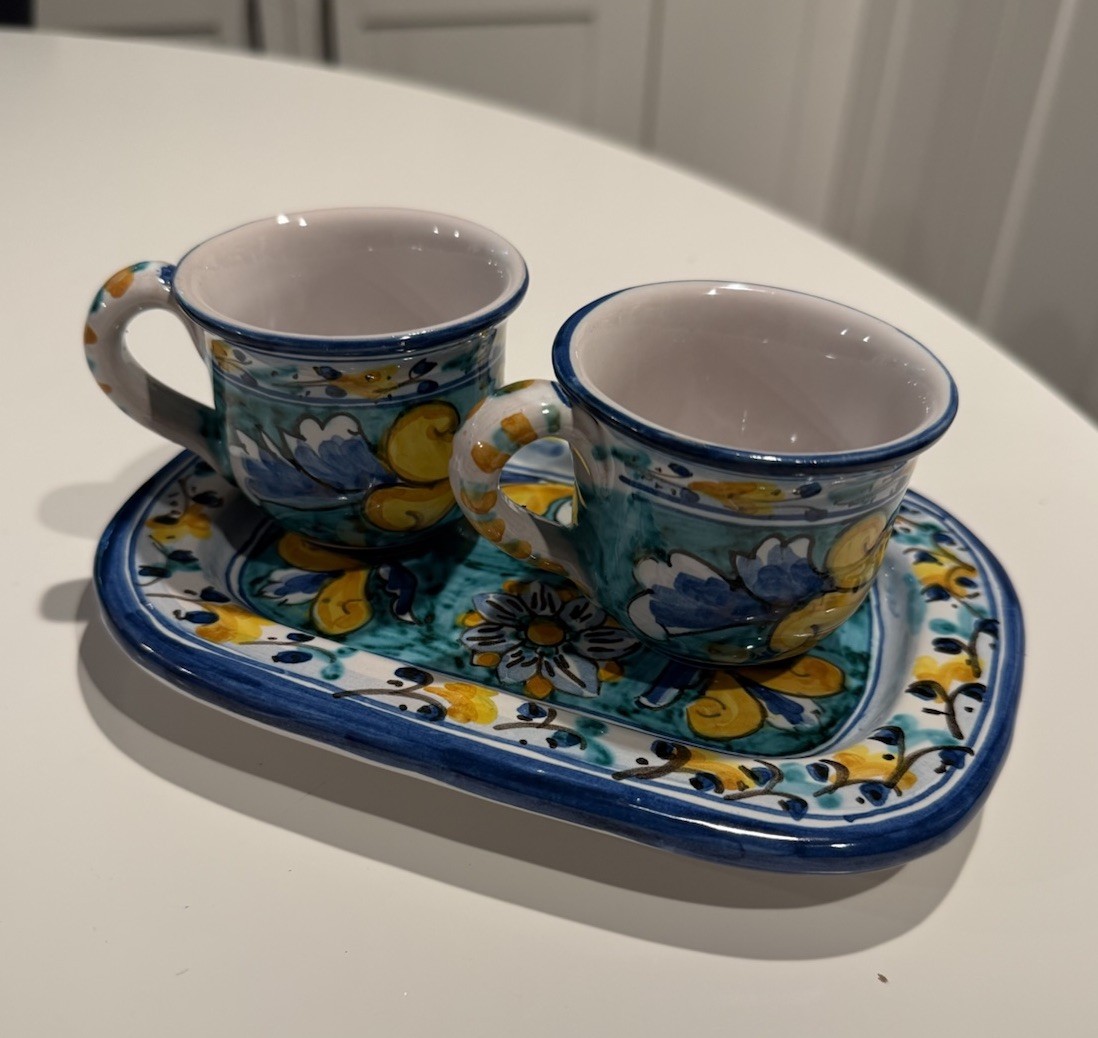 Caltagirone Italy Majolica Espresso 2 Cups Set w/ Tray Bruselles Hand Painted