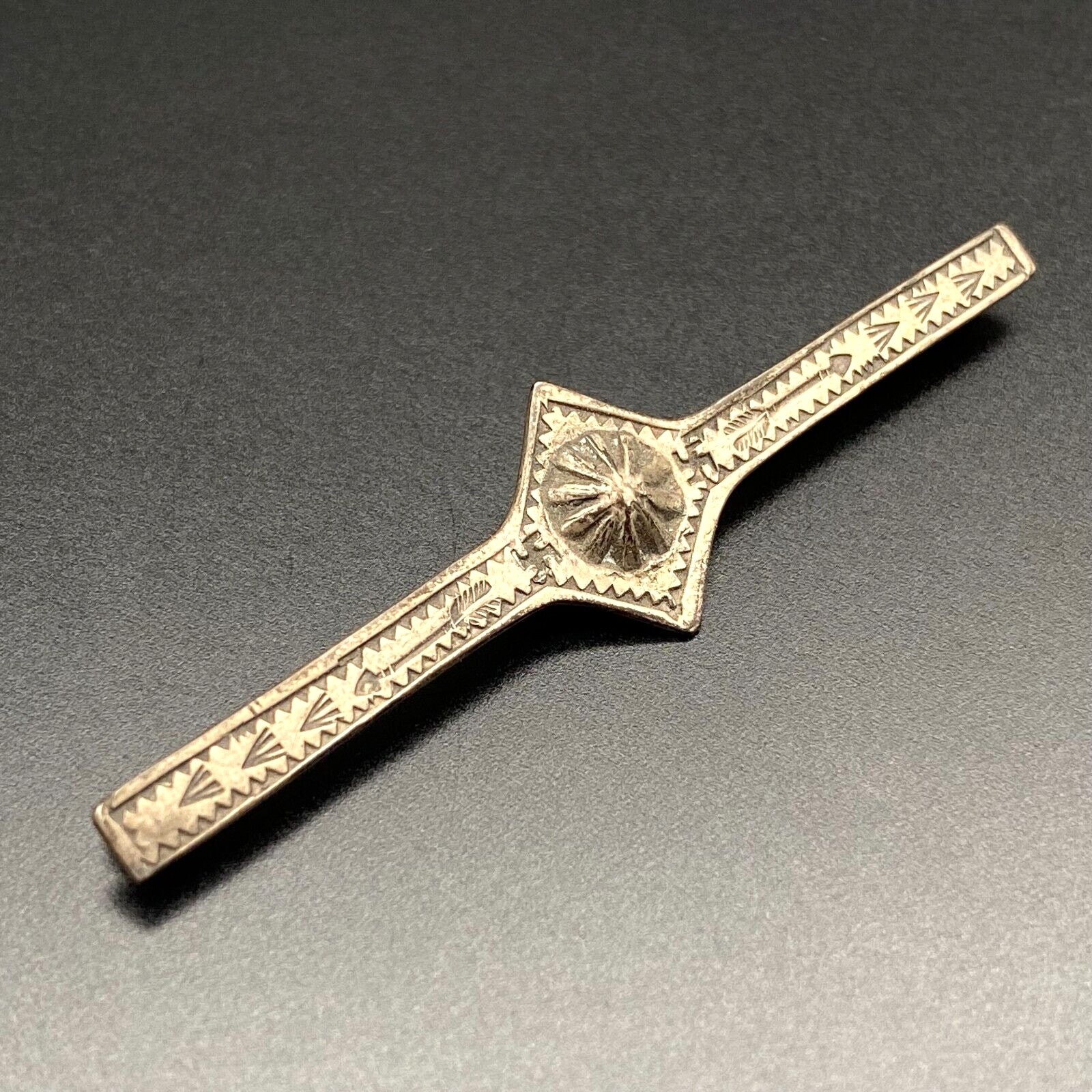 Vintage Navajo Native Whirling Log Arrow Hand Stampwork Concho Silver Brooch Pin