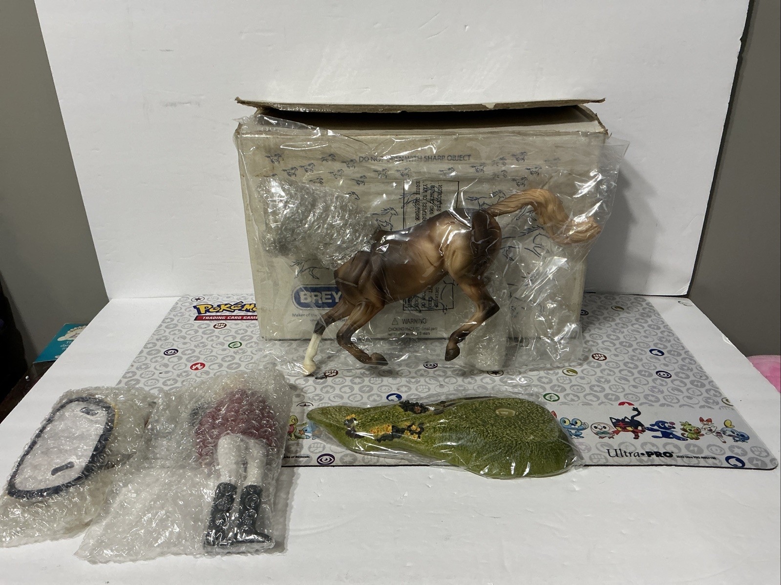 Model: #410144. Breyer Horses Breeds Thoroughbred 1:9 Traditional Scale - New Model: #410144. Breyer Horses Breeds Thoroughbred 1:9 Traditional Scale - New
