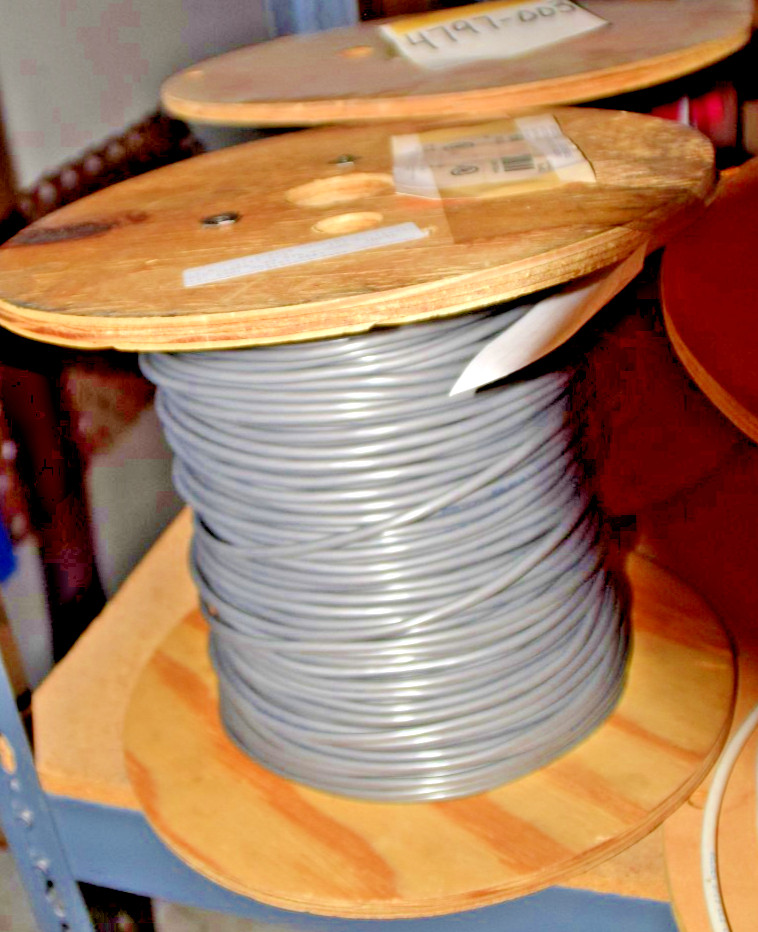 ---  Belden 8443 ---  3 Cond.  22 AWG Unshielded Cable,  25 FT.     