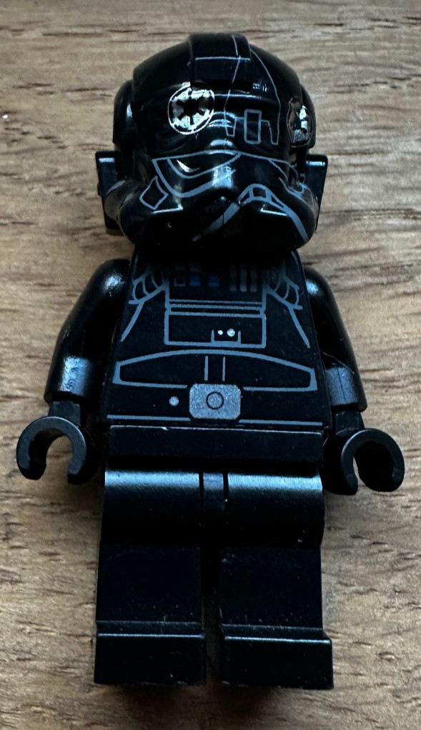 LEGO Star Wars TIE Fighter Pilot sw0621 Helmet MISPRINT / MISPRINT RARE LEGO Star Wars TIE Fighter Pilot sw0621 Helmet MISPRINT / MISPRINT RARE