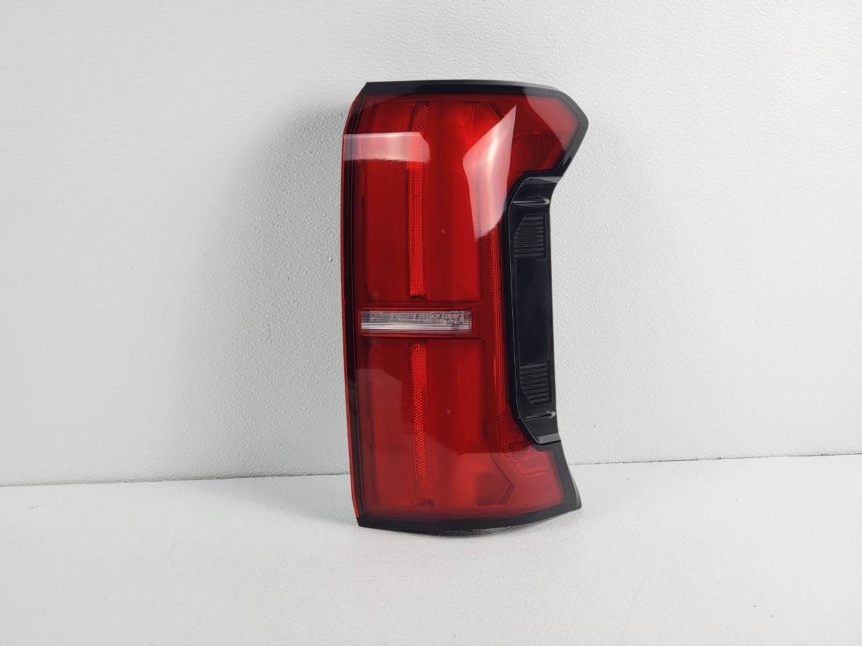 PERFECT 2024-2026 TOYOTA TACOMA RH PASSANGER LED TAILLIGHT OEM PERFECT 2024-2026 TOYOTA TACOMA RH PASSANGER LED TAILLIGHT OEM