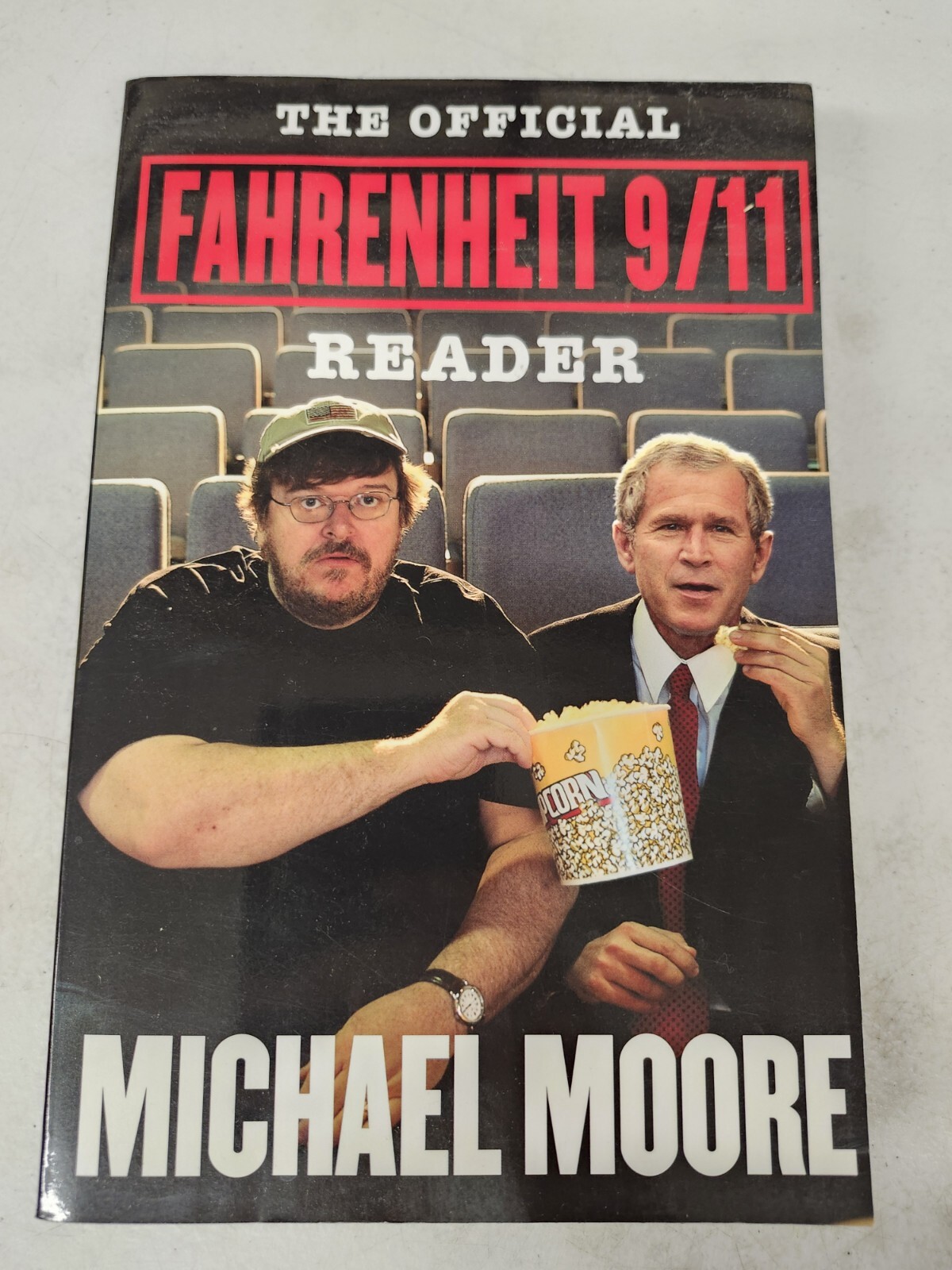 The Official Fahrenheit 9/11 Reader (Paperback or Softback)