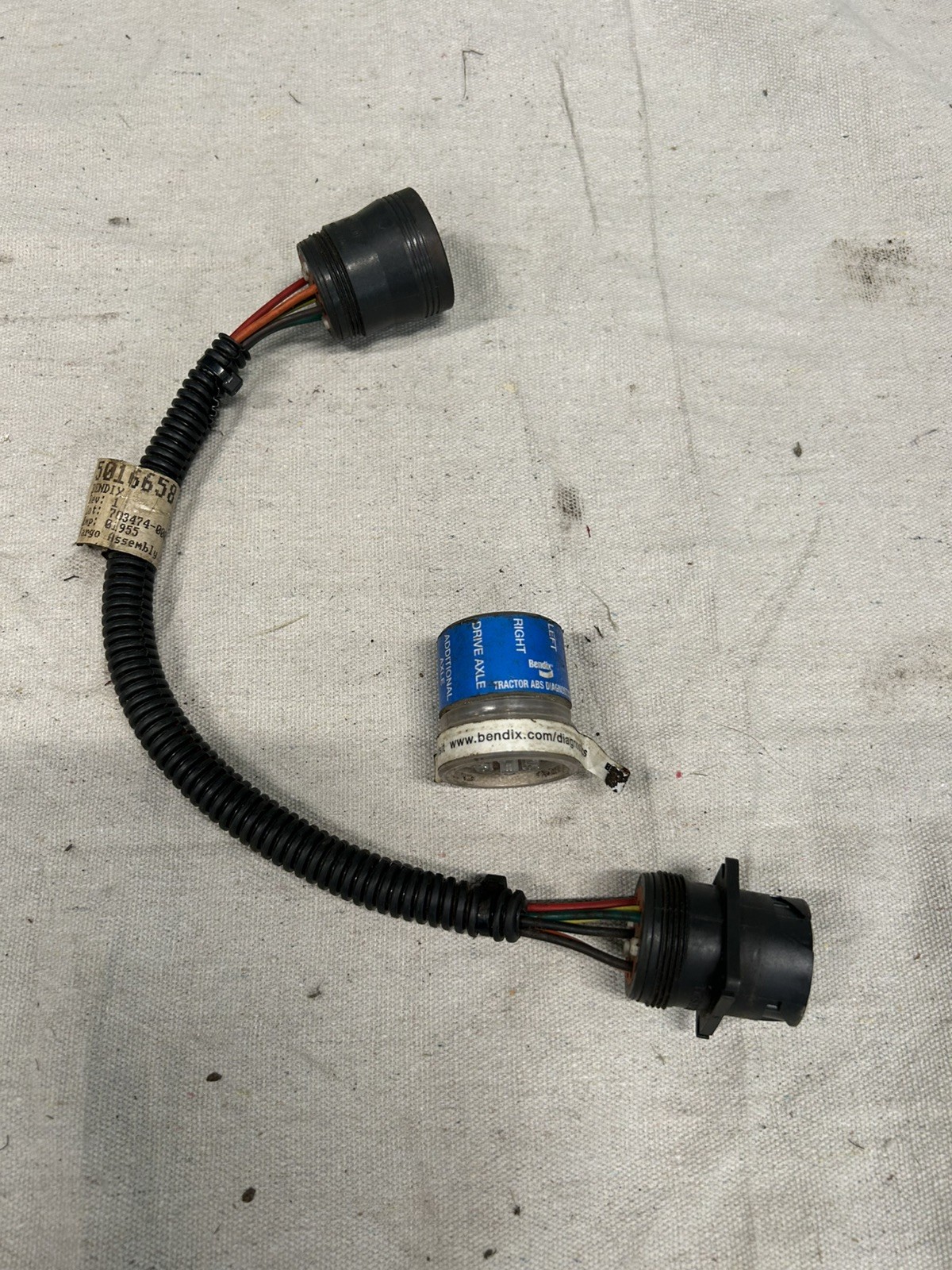 2pc BENDIX REMOTE DIAGNOSTIC UNIT 5016658 K103512 Tractor Abs Module 2pc BENDIX REMOTE DIAGNOSTIC UNIT 5016658 K103512 Tractor Abs Module