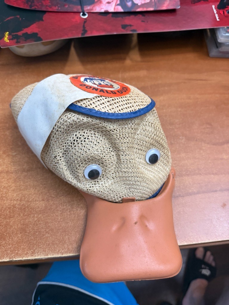 Vintage 1970's Rare Disney World Parade Souvenir Hat - Donald Duck - IT QUACKS Vintage 1970's Rare Disney World Parade Souvenir Hat - Donald Duck - IT QUACKS