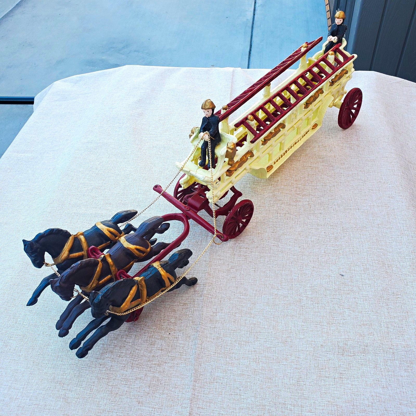 Cast Iron Horse Drawn Fire Wagon Hook & Ladder Truck 3 Black Horses Toy Cast Iron Horse Drawn Fire Wagon Hook & Ladder Truck 3 Black Horses Toy