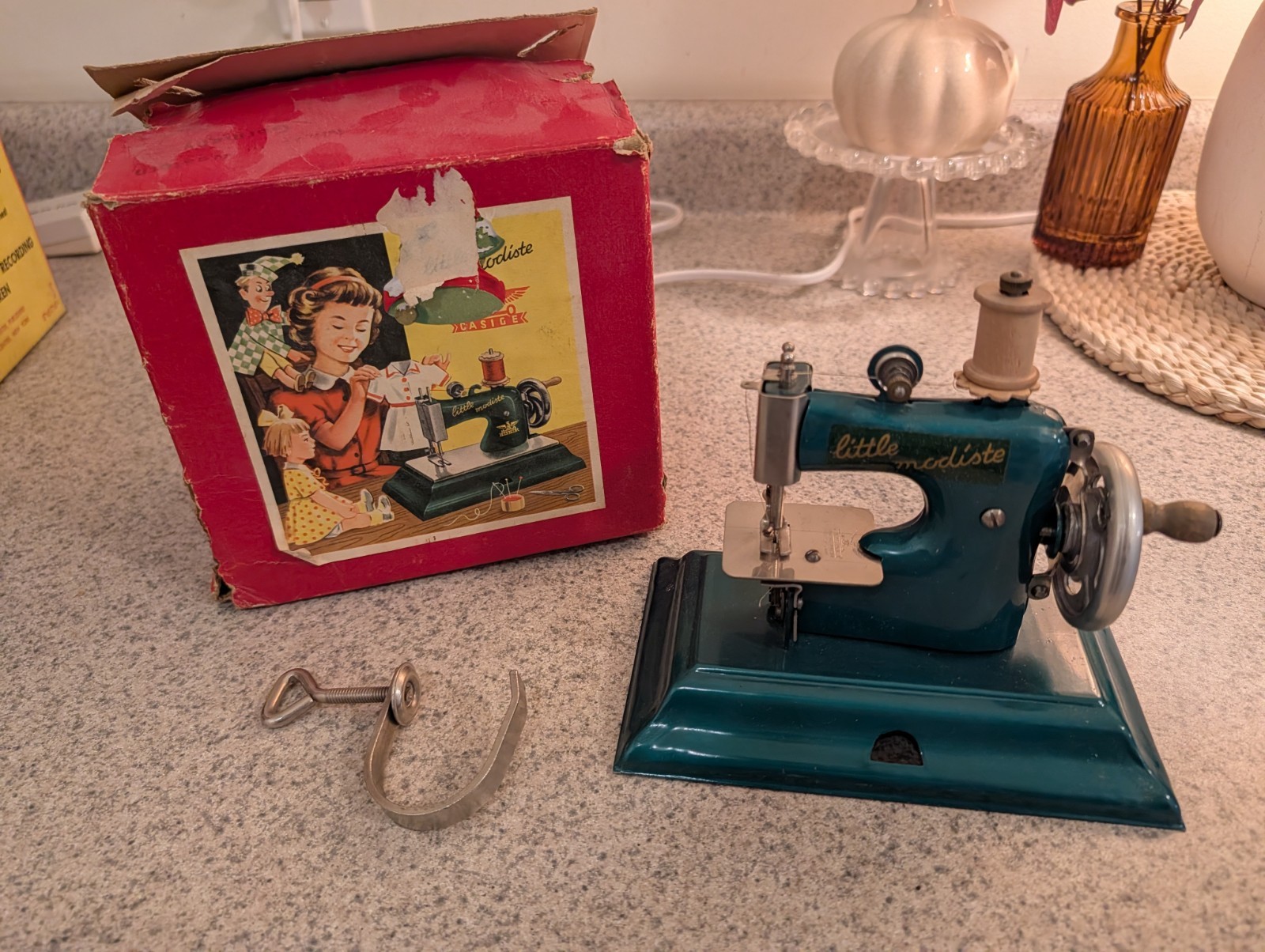 Child\'s Antique Casige Hand Crank Sewing Machine W/Box Rare In Great Shape