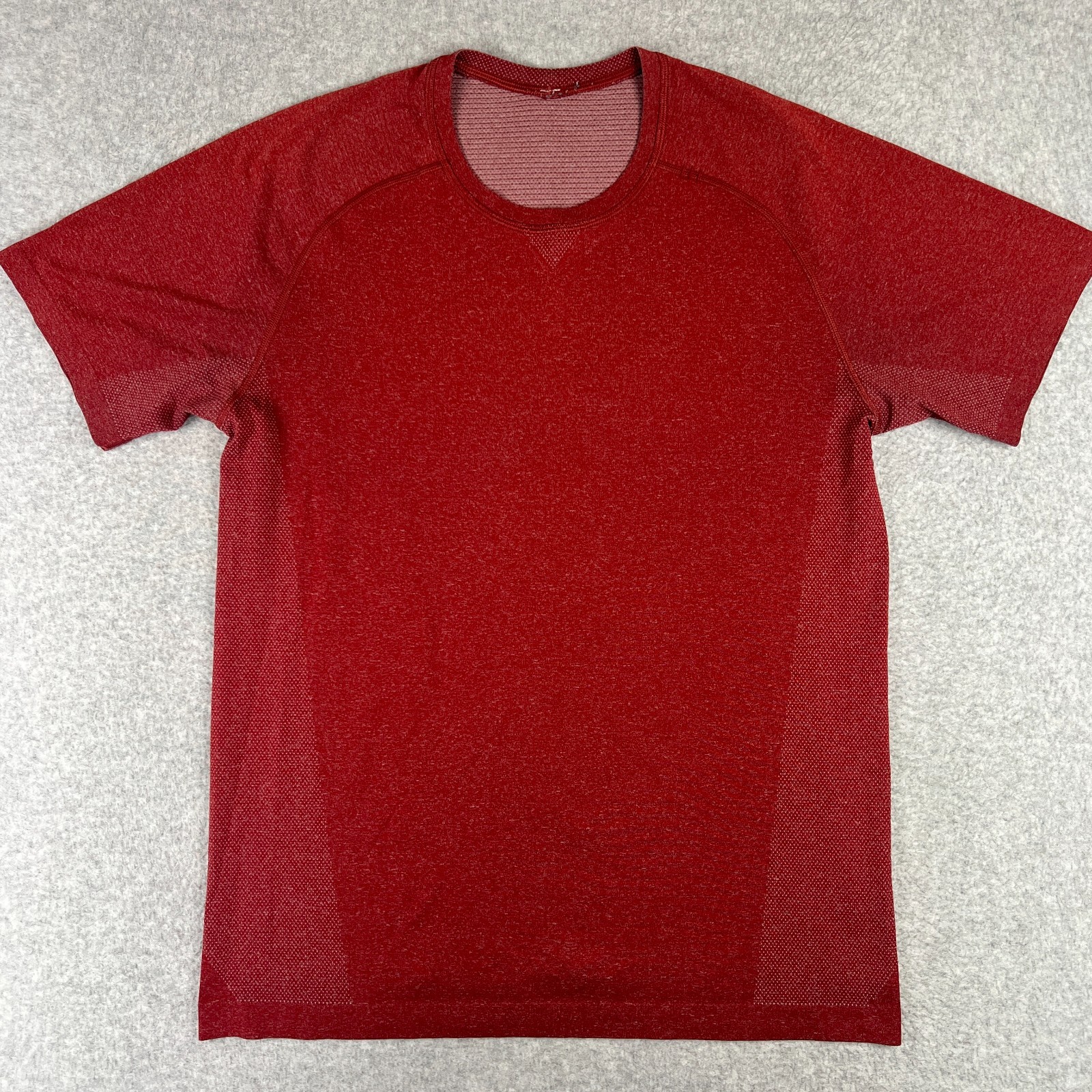 Lululemon Metal Vent Tech Performance Stretch Shirt Medium Mens Red Active Lululemon Metal Vent Tech Performance Stretch Shirt Medium Mens Red Active