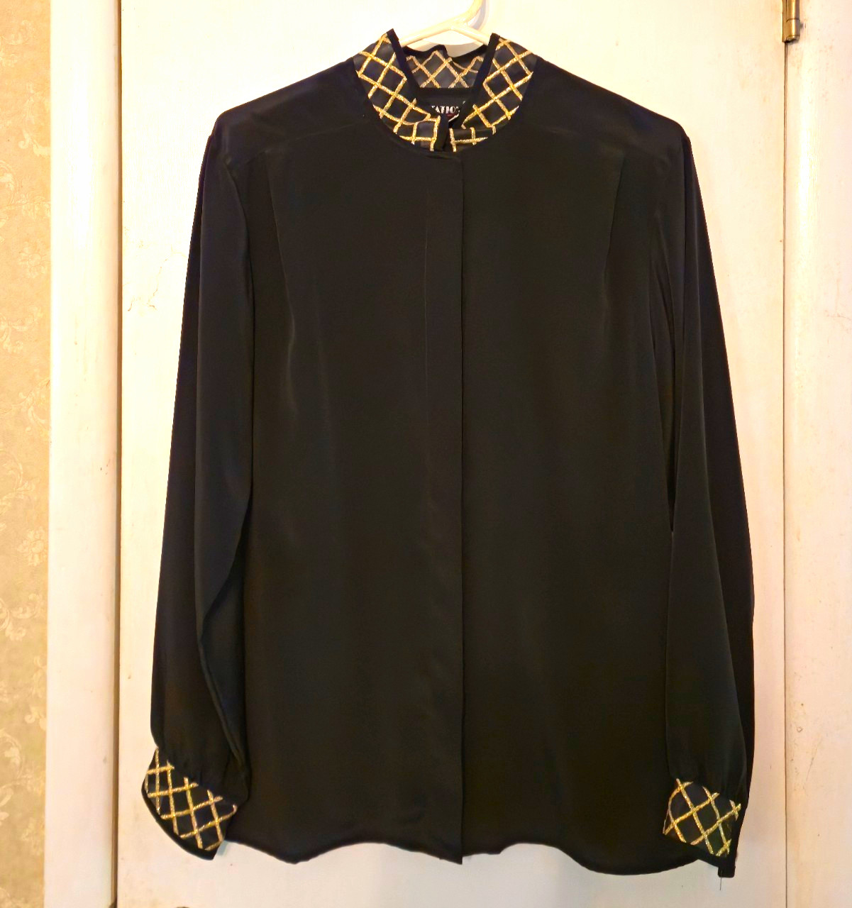 Notations Women\'s 12 Black Satin Long Sleeve Collared Geometric Button Blouse Notations Women\'s 12 Black Satin Long Sleeve Collared Geometric Button Blouse