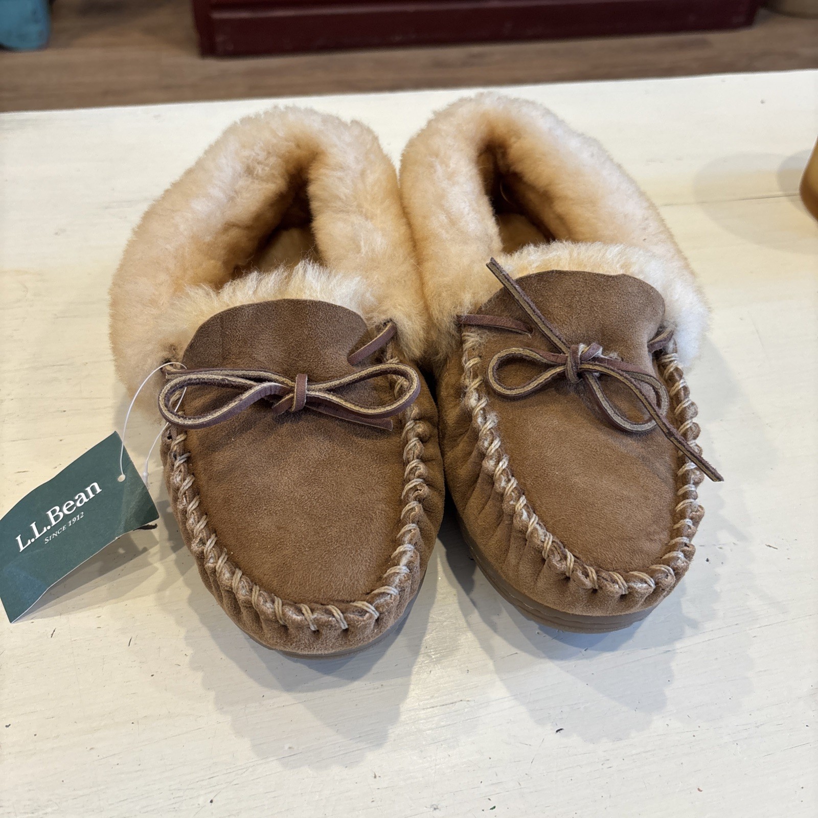 L.L.Bean Wicked Good Women\'s Moccasins Size 8 Brown Suede Lamb Fur Slipper L.L.Bean Wicked Good Women\'s Moccasins Size 8 Brown Suede Lamb Fur Slipper