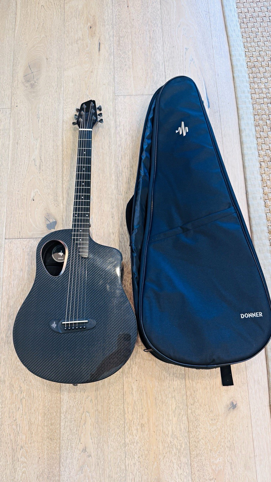 Donner RISING-G1 Carbon Fiber Solid Body 6-String RH Black w/ Gig Bag