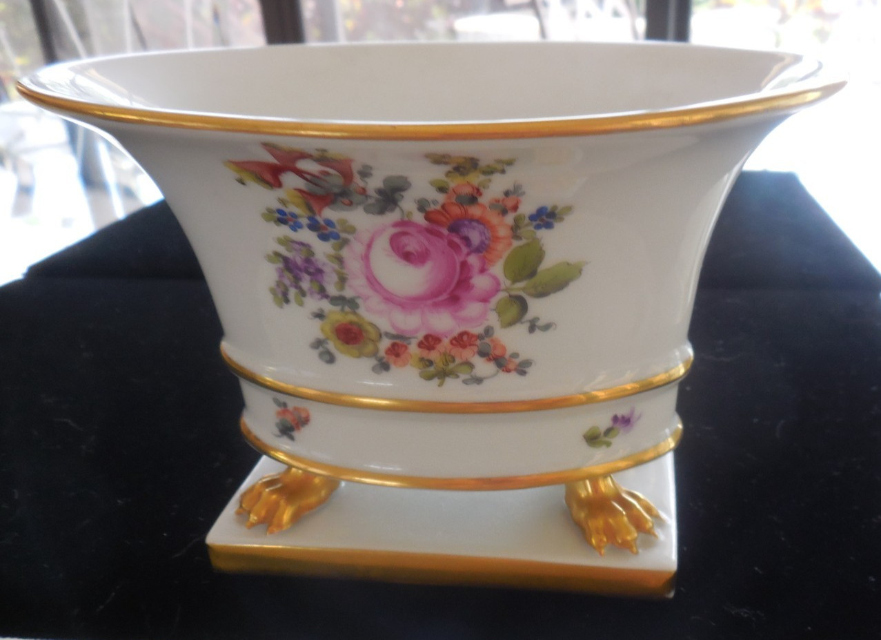 VINTAGE OVAL BOWL ON STAND, FROM HEREND HUNGARY, 4\