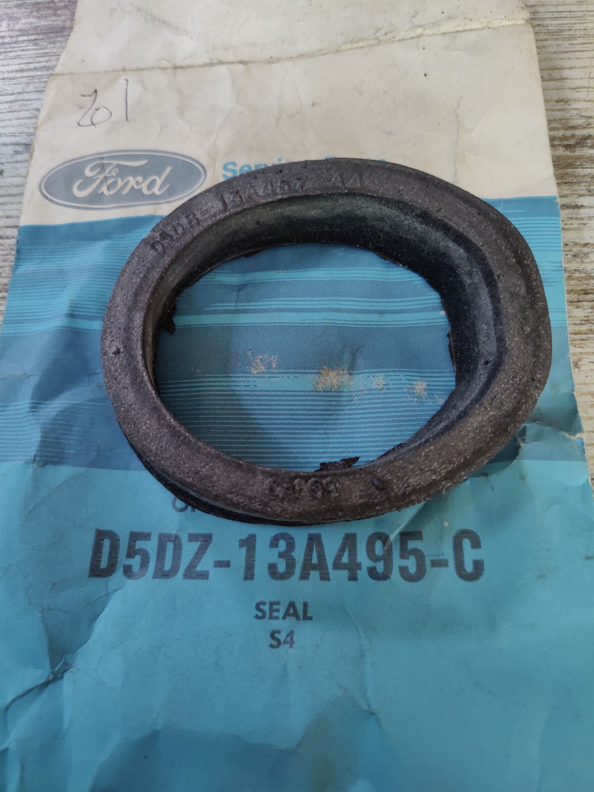 NOS OEM 1975-80 Ford Granada Mercury Monarch Outer Taillight Housing Seal NOS OEM 1975-80 Ford Granada Mercury Monarch Outer Taillight Housing Seal