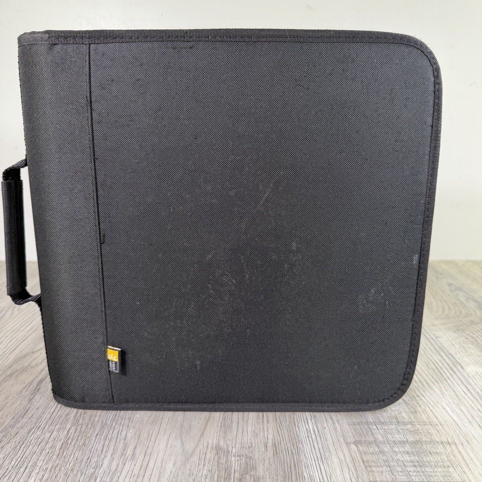 Case Logic Black Binder 208 Capacity CD DVD Black Nylon 26 Sleeves Hold 8 Each Case Logic Black Binder 208 Capacity CD DVD Black Nylon 26 Sleeves Hold 8 Each