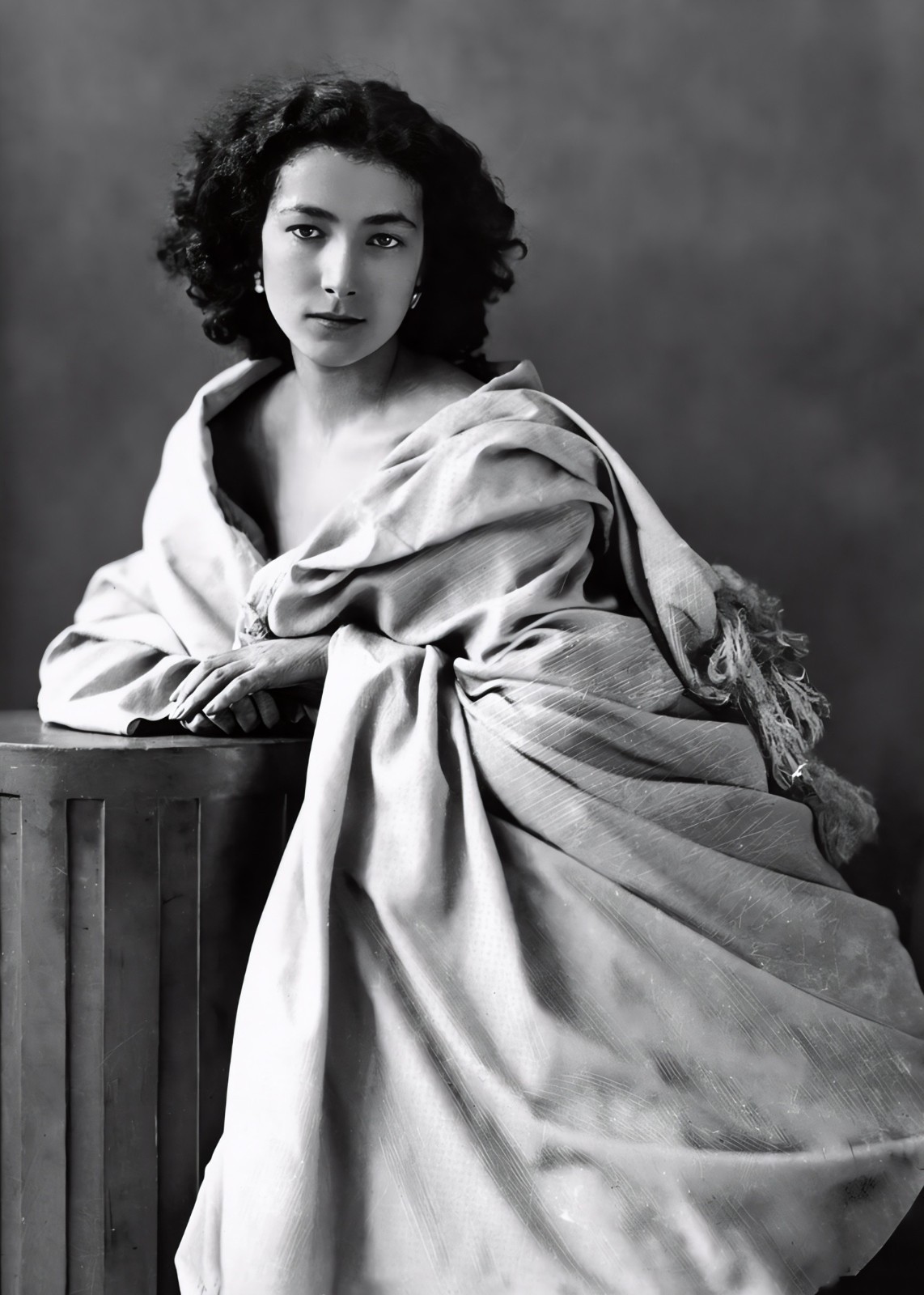 A Young SARAH BERNHARDT - French Actor & Sculptor - 5 x 7 inch Photo