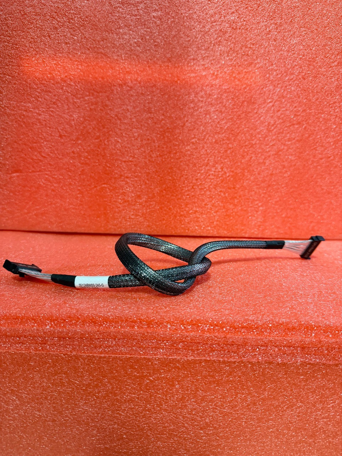 Amphenol MCIO 8i Cable 23 inch 35124BW00-245-G