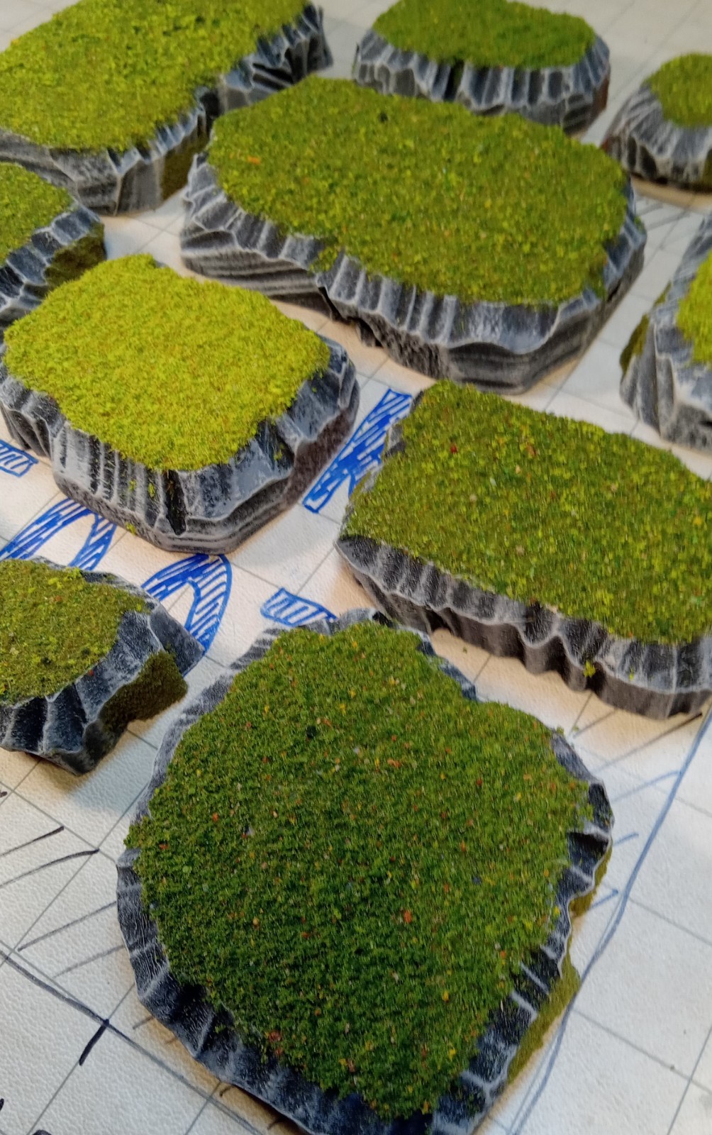 Miniature Terrain GRASS COVERED HILLS set for Warhammer Wargaming