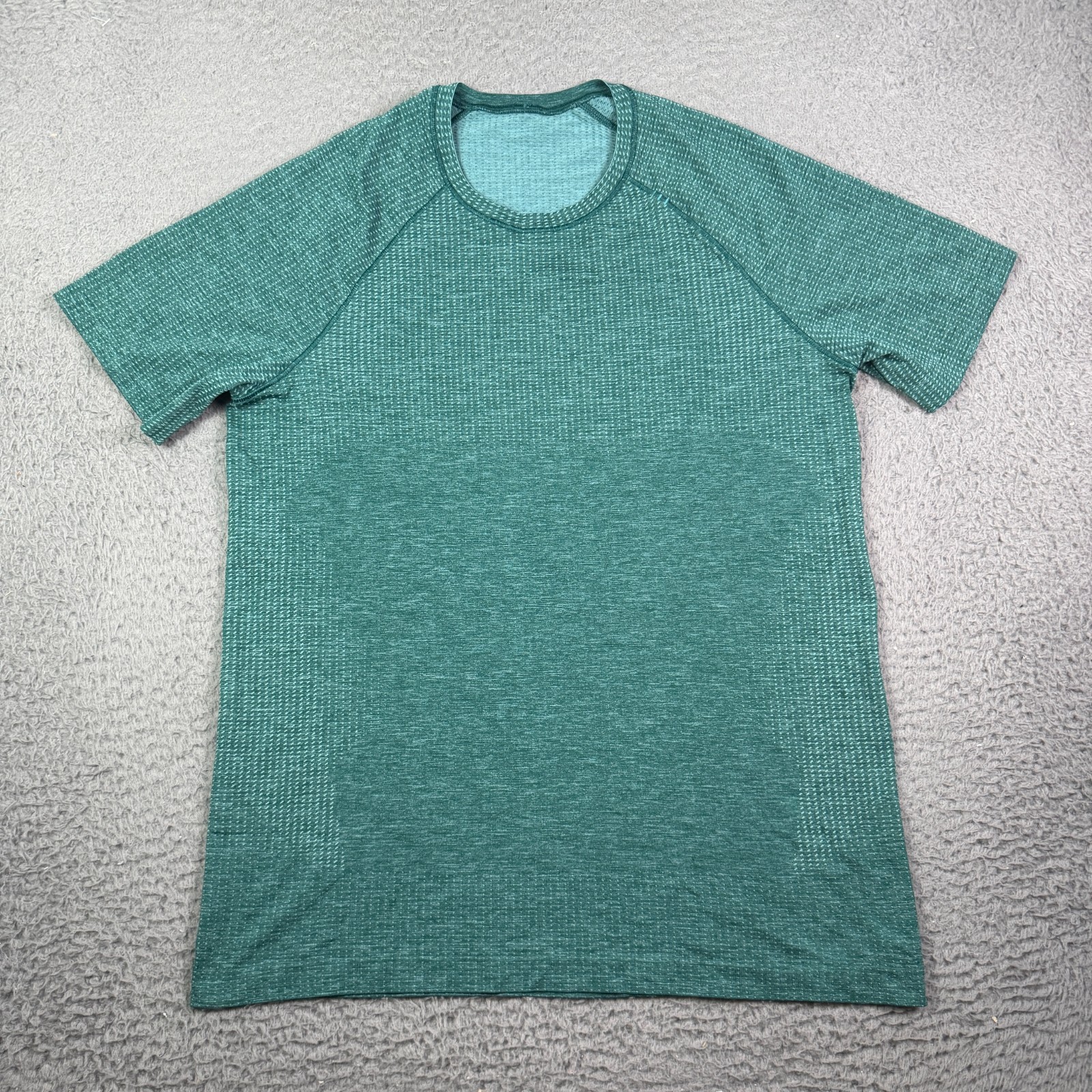 Lululemon Shirt Mens M Green Metal Vent Tech Short Sleeve Updated Fit Gym
