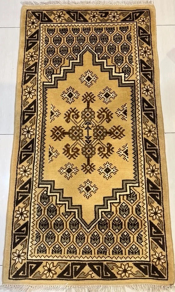 Vintage Hand-Knotted Area Rug 4\'7\