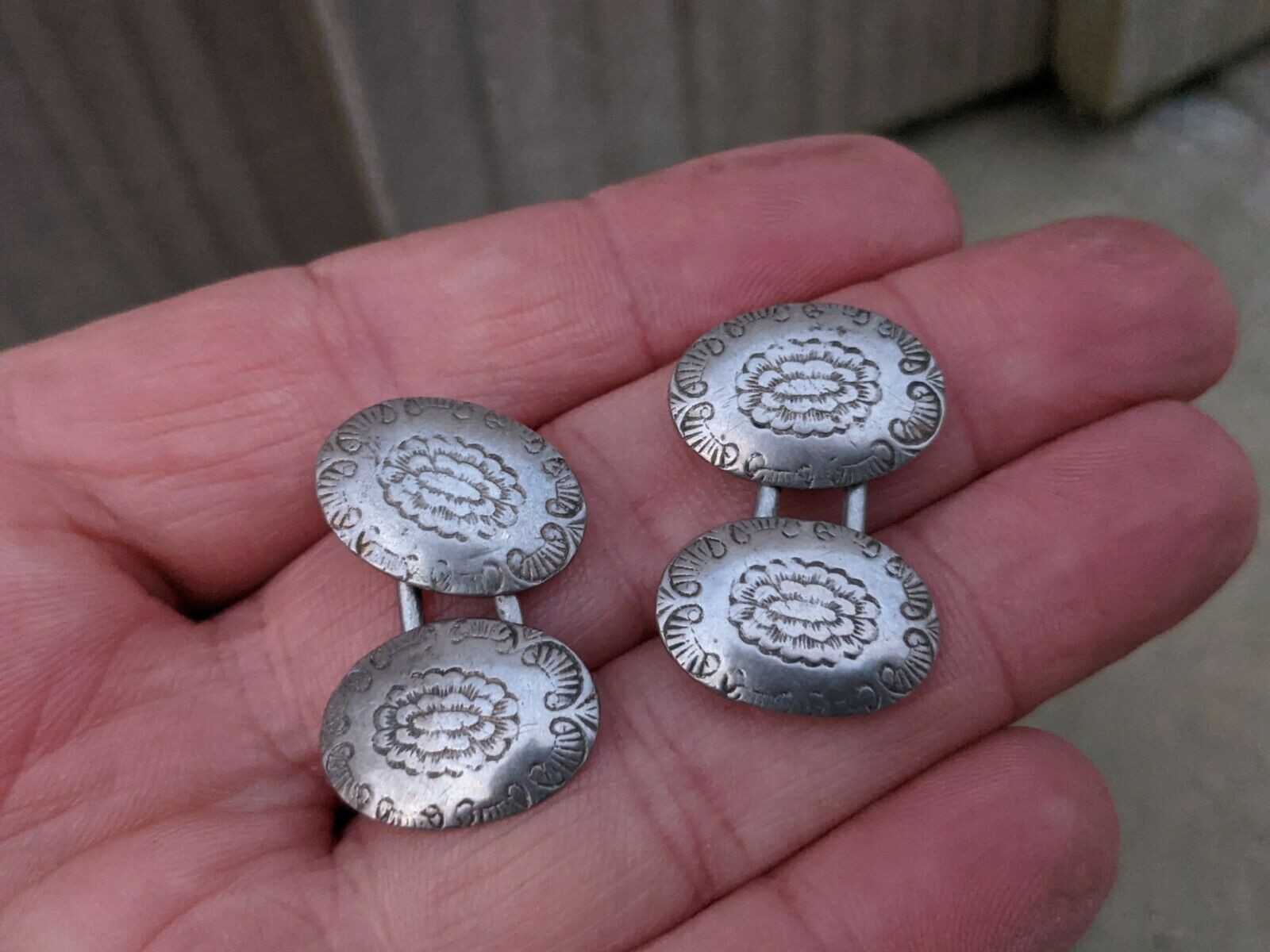 RARE 18TH CENTURY SILVER CUFFLINKS / SLEEVE BUTTONS CLAM SHELL DESIGN RARE 18TH CENTURY SILVER CUFFLINKS / SLEEVE BUTTONS CLAM SHELL DESIGN