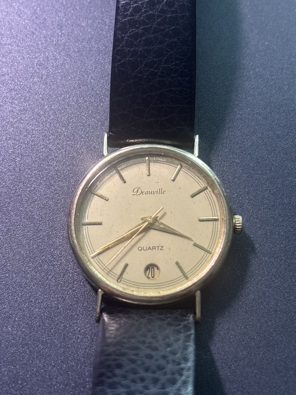 Vintage Deauville Quartz Men\'s Dress Watch – 14K Gold Case, Date Window