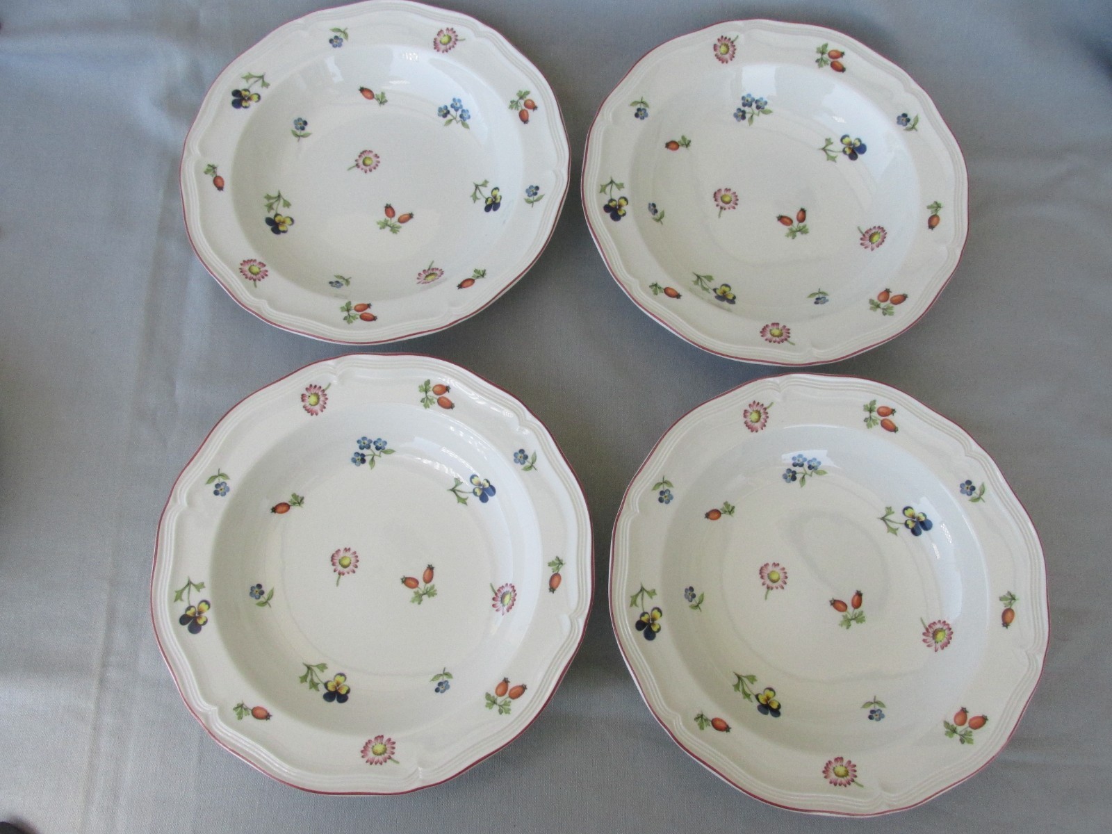 4 Villeroy & Boch Petite Fleur Flowers Allover Luxembourg Rimmed Cereal Bowl 8\