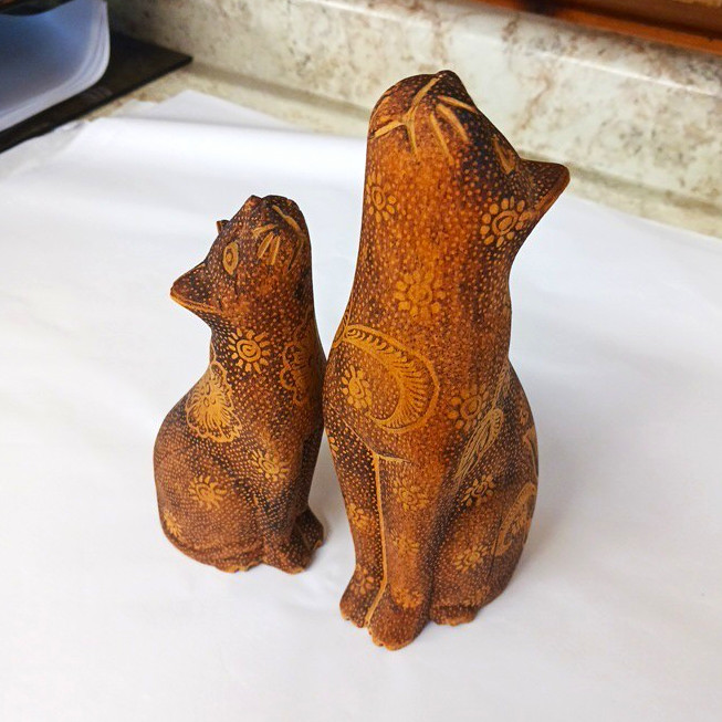 2 Vintage Hand Crafted And Designed Wood Cat Figures 2 Vintage Hand Crafted And Designed Wood Cat Figures