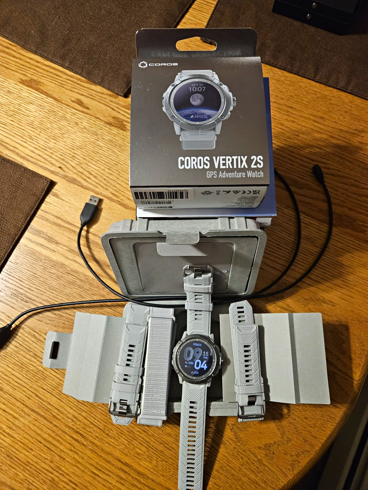 COROS VERTIX 2S MOON GPS Adventure Watch Heart Rate w/ 4 Bands Case 2 Chargers