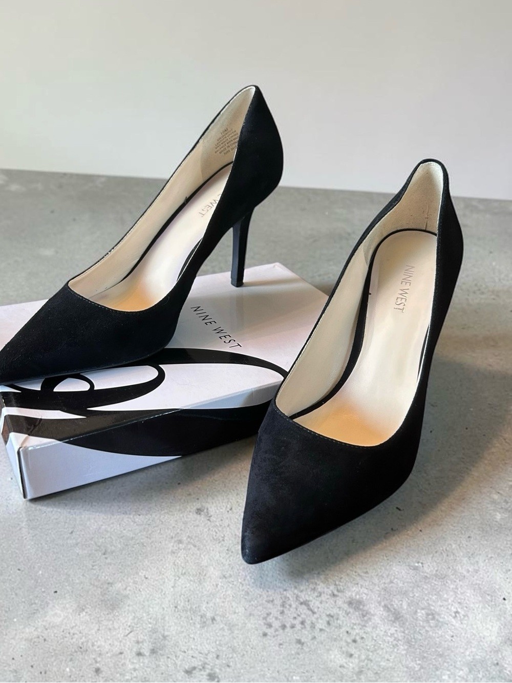 Nine West Jackpot Black Suede Pointed Toe Pumps Heels Size 10