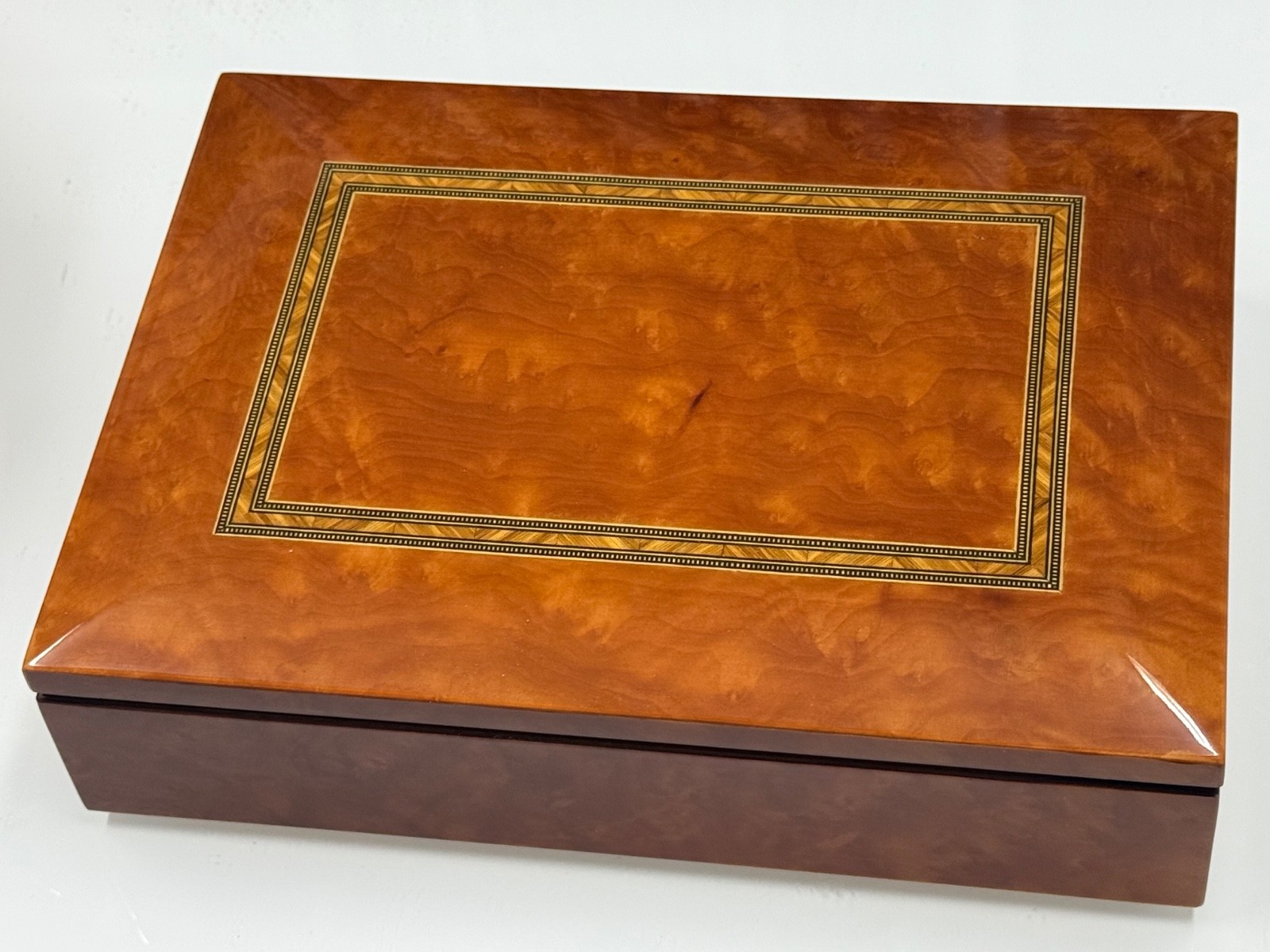 BEAUTIFUL Wood Inlaid Italy Giglio Asla Jewelry Trinket Box w/ Magnetic Close BEAUTIFUL Wood Inlaid Italy Giglio Asla Jewelry Trinket Box w/ Magnetic Close
