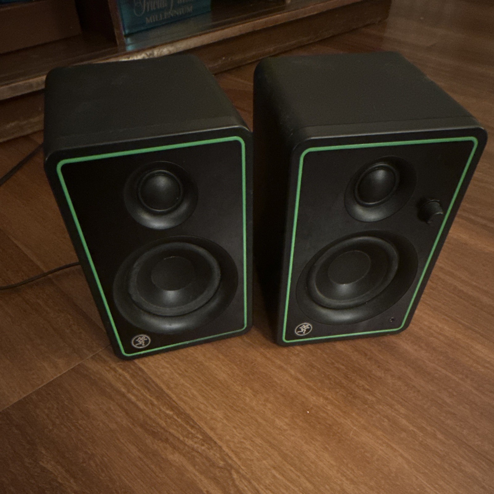 Mackie CR3-X Powered 2.0 Studio Monitor Pair 50W 3in RCA/3.5mm Black/Green Mackie CR3-X Powered 2.0 Studio Monitor Pair 50W 3in RCA/3.5mm Black/Green