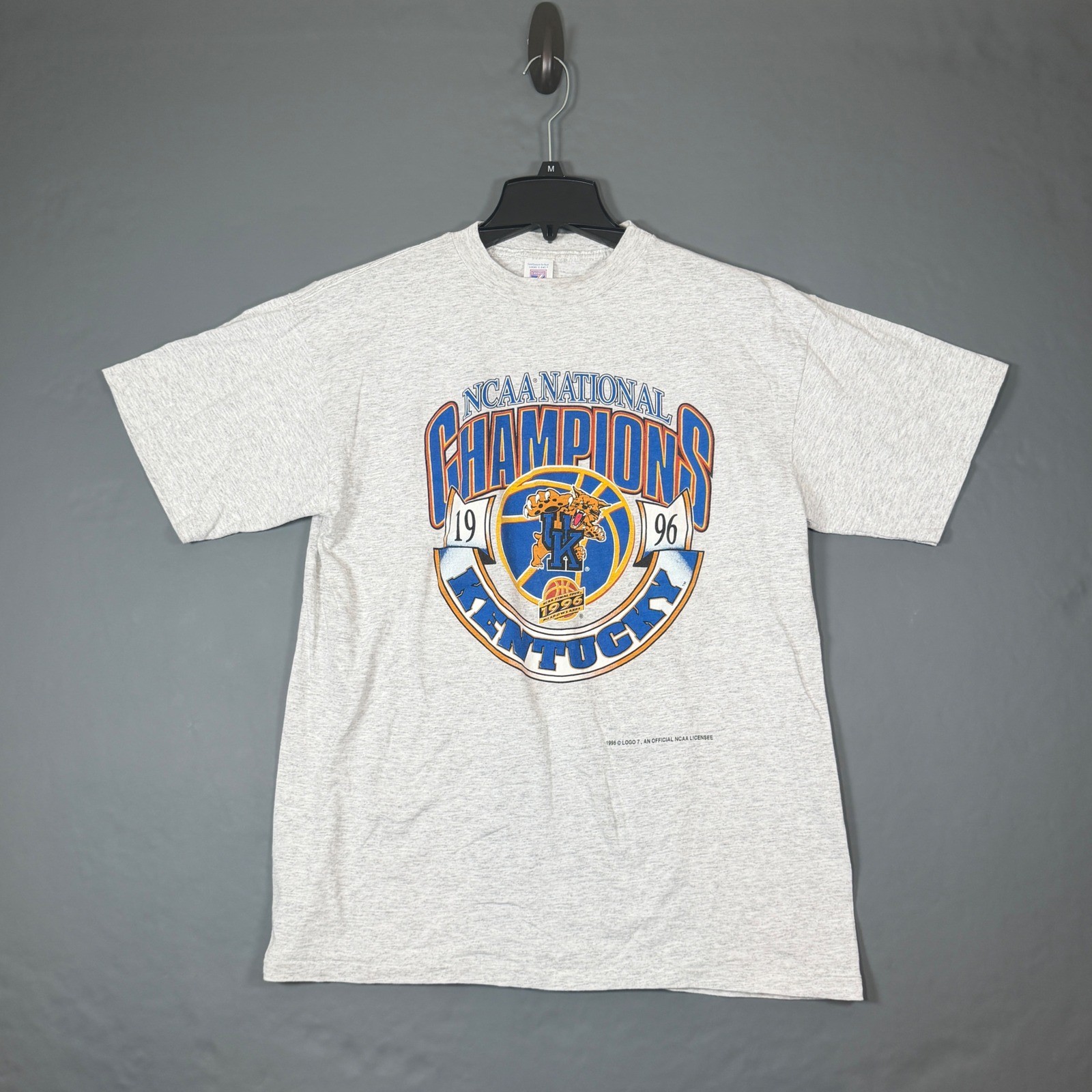 Logo 7 University Of Kentucky NCAA 1996 Final Tour VTG T Shirt Sz Xl Gray.