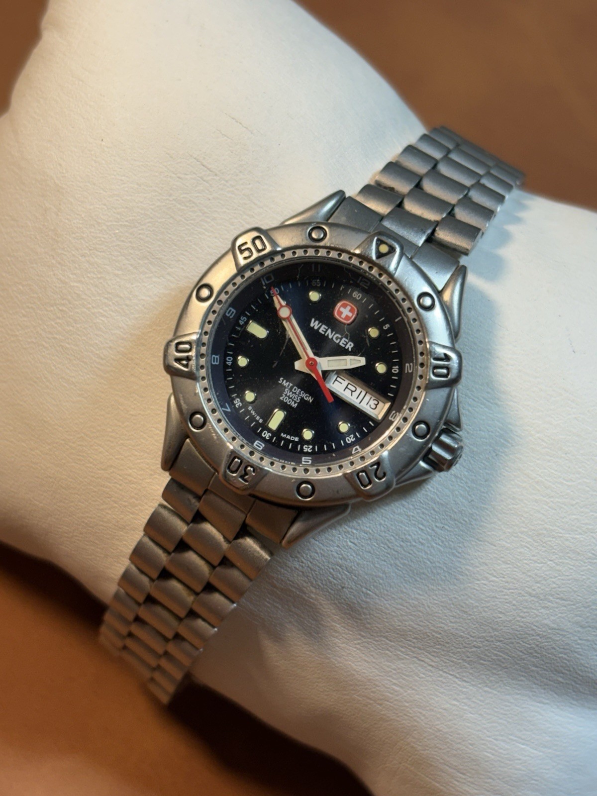 Vintage Wenger Swiss Army SMT Women 200M Dive 30mm Watch,Rotating Bezel,Day/Date