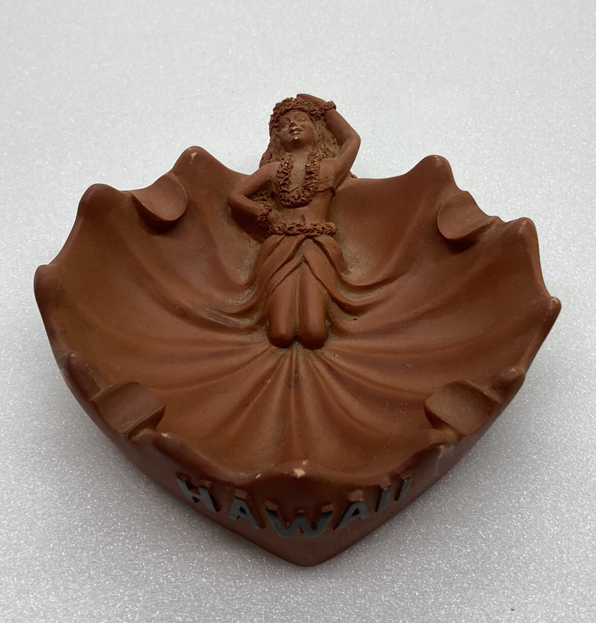 Rare 1998 KC Hawaii Hula Girl Ashtray Seashell Design Pottery Clay Kaneohe 17