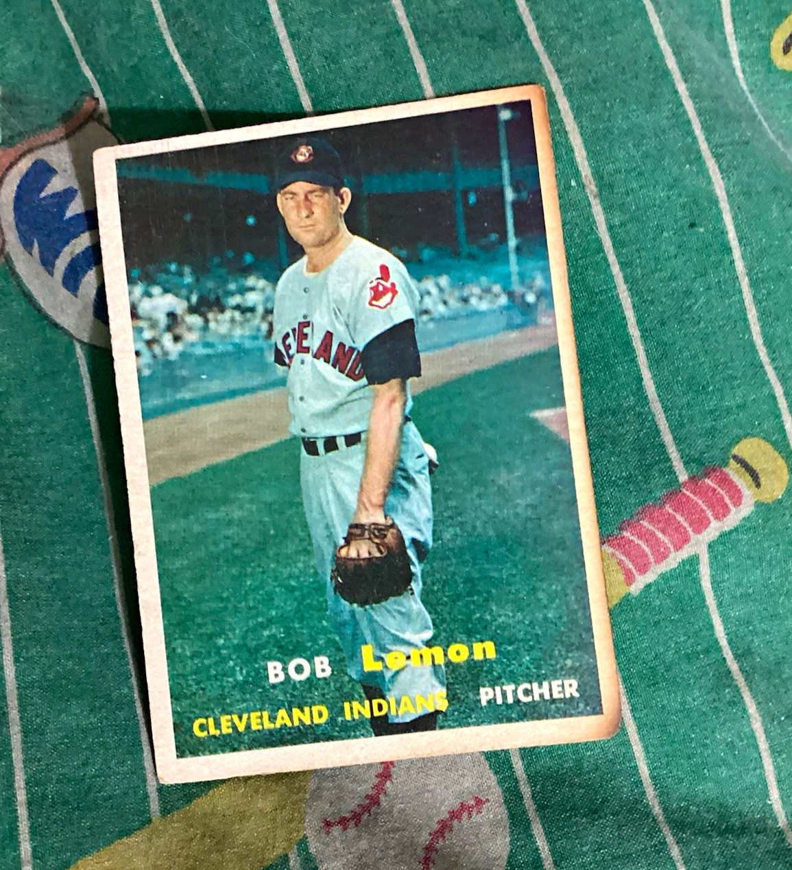 Topps 1957 Topps Bob Lemon #120 Cleveland Indians Base Set Baseball Card