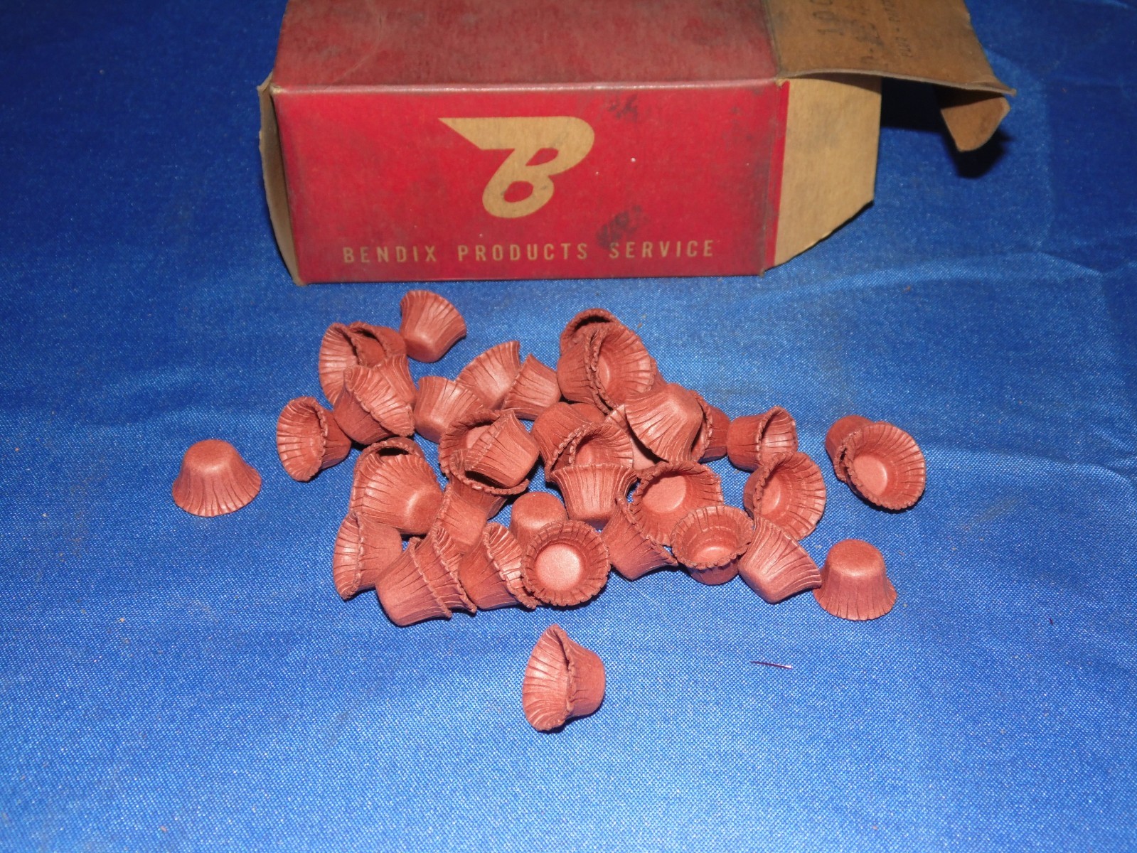 NOS OEM Vintage Bendix 2-10492 Plug - Paper - Box of 40