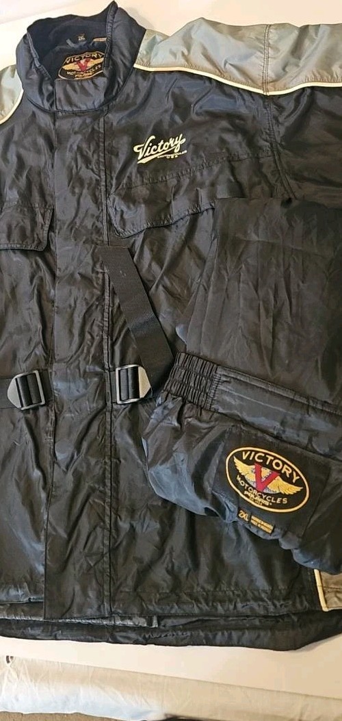 VTG 2XL Victory Motorcycles Packable Rain Suit with MotoBoss Gloves  3Pc Bundle 