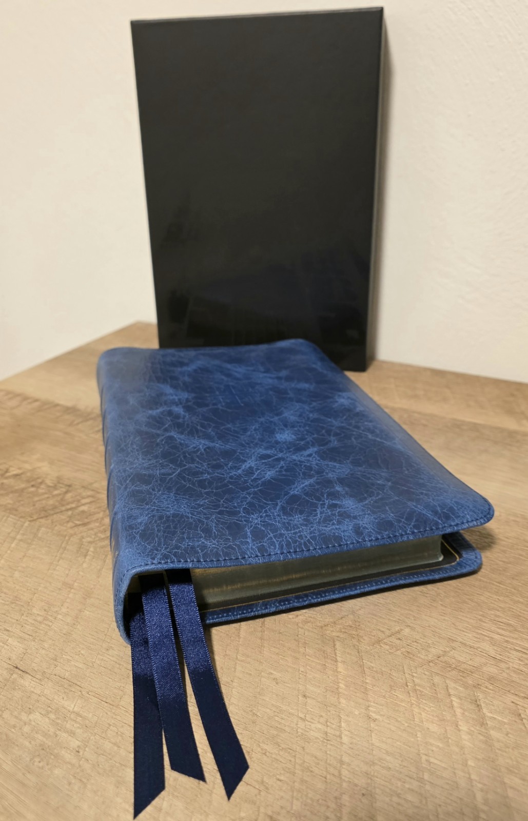Canterbury Schuyler Bibles KJV Holy Bible with Creeds Leather Bound English