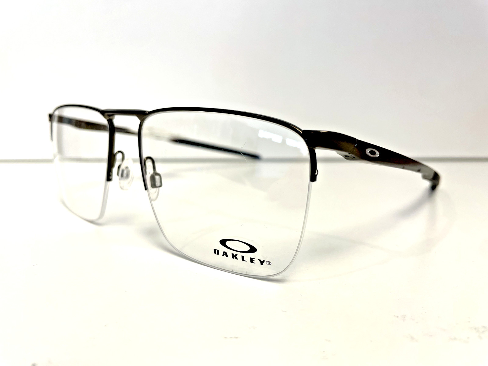Authentic Oakley OX3026-0257 GUN METAL 57-17-139 Brand New WITH CASE Authentic Oakley OX3026-0257 GUN METAL 57-17-139 Brand New WITH CASE