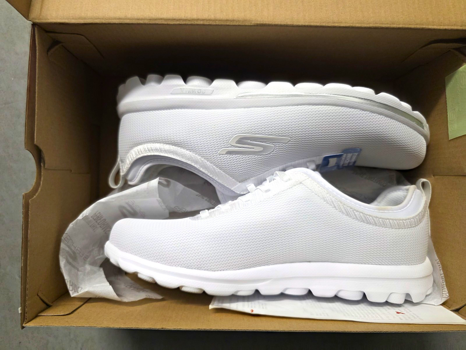 SKECHERS GOwalk Women’s White Mesh Lace-Up Walking Sneakers Comfort Low Top