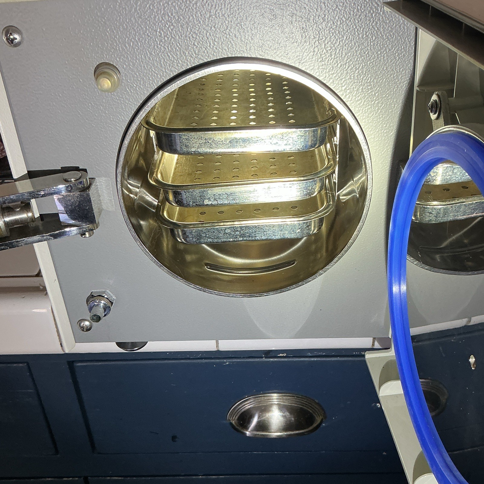 Tuttnauer Valueklave 1730MK V Autoclave Steam Sterilizer for Dentistry Tuttnauer Valueklave 1730MK V Autoclave Steam Sterilizer for Dentistry