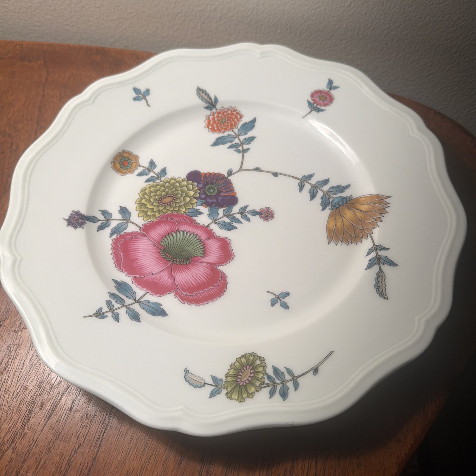 A. Raynaud et Cie Ceralene Limoges Anemones Floral Dinner Plate A. Raynaud et Cie Ceralene Limoges Anemones Floral Dinner Plate