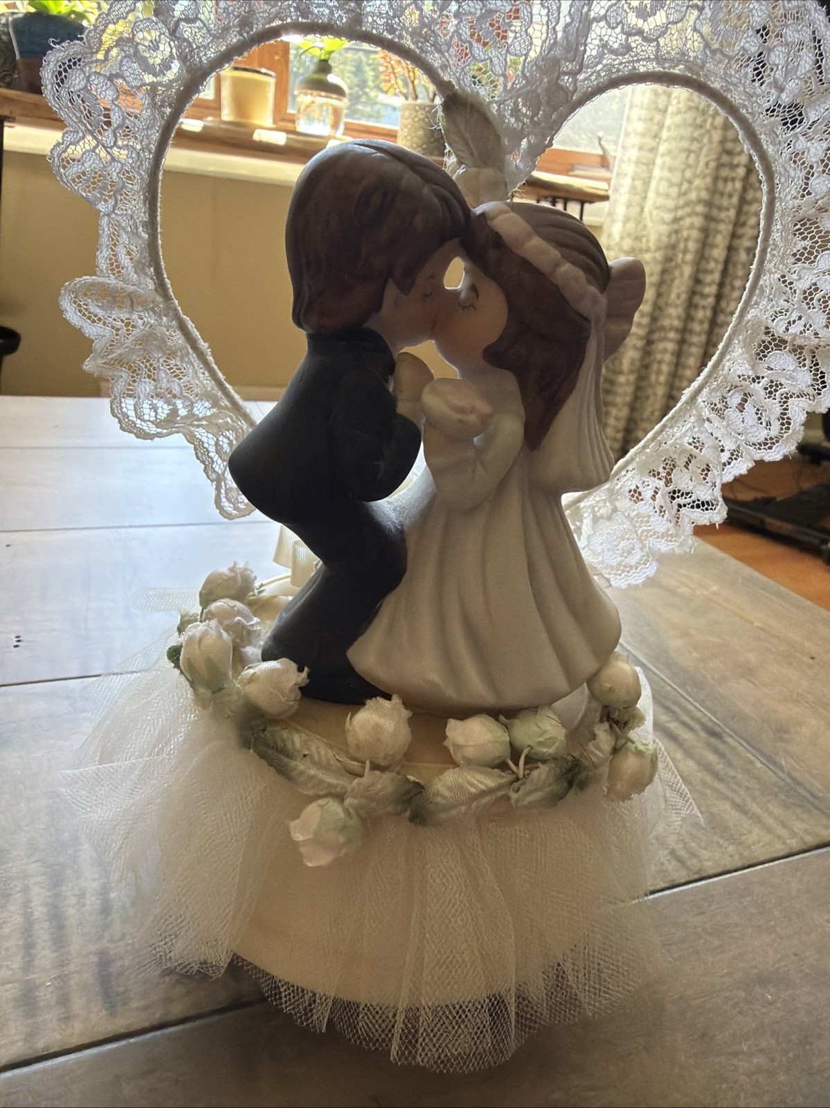 Vintage 1983 Musical Wedding Cake Topper Bride Groom Lace Heart “Feelings” Works