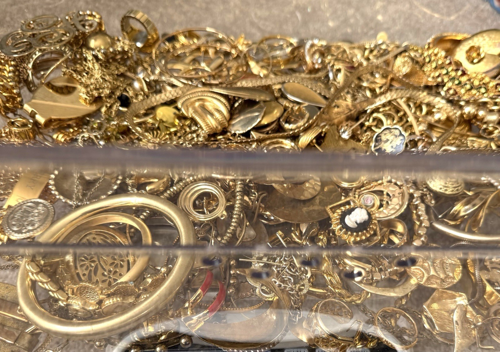 5.03 Lb Vintage Gold Tone Costume Jewelry Lot Wearable Harvest Repair 04