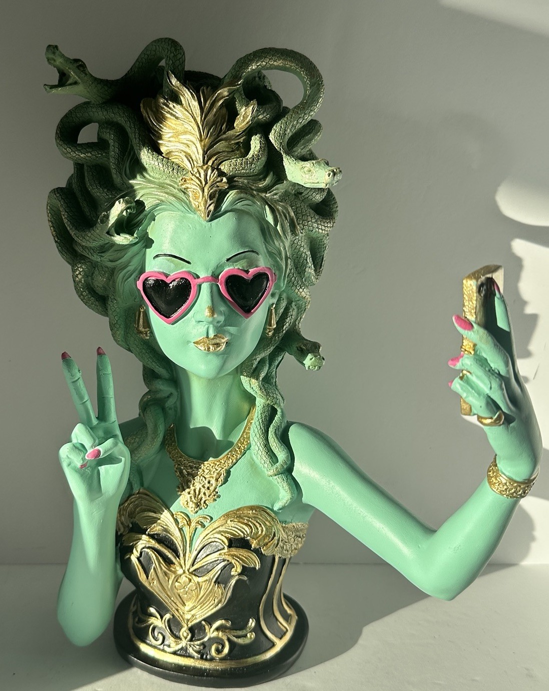 Ghoulish Medusa Selfie Bust Statue Large Green Pink New Gothic Halloween Decor