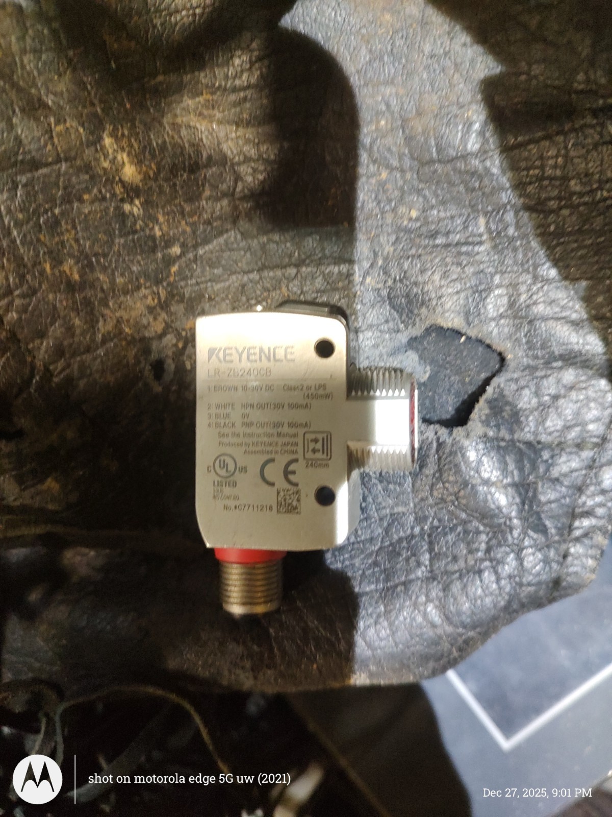 Keyence LR-ZB240CB Laser Distance Sensor M18 25–240 mm NPN/PNP IP67