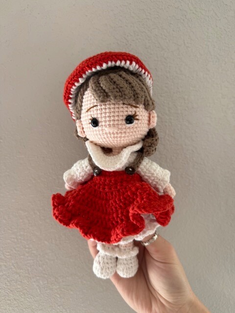 Crochet doll, 10 Crochet doll, 10