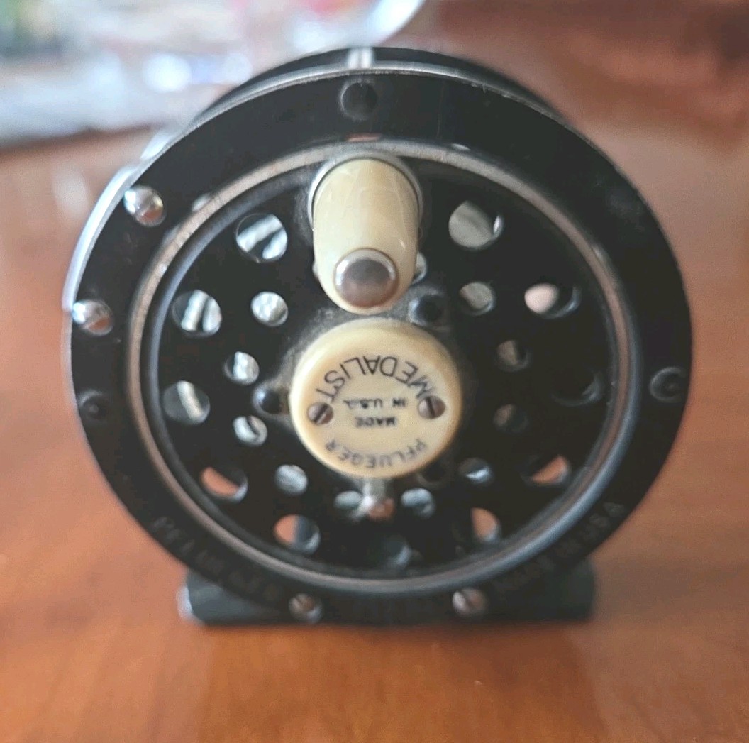 Vintage Pflueger Medalist 1492 DA Fly Fishing Reel Made in USA w/ Line