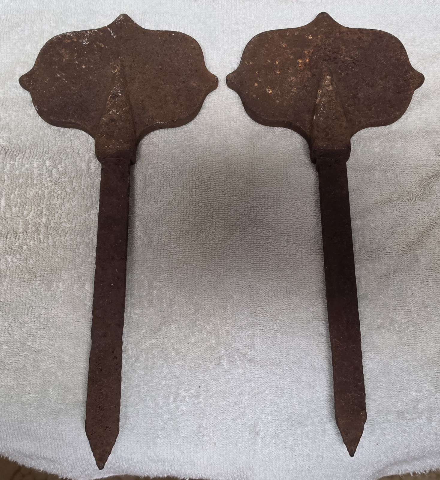 (2) Antique Victorian Cast Iron Grave Cemetery Markers 1 & 2 Stakes Late 1800\'s (2) Antique Victorian Cast Iron Grave Cemetery Markers 1 & 2 Stakes Late 1800\'s