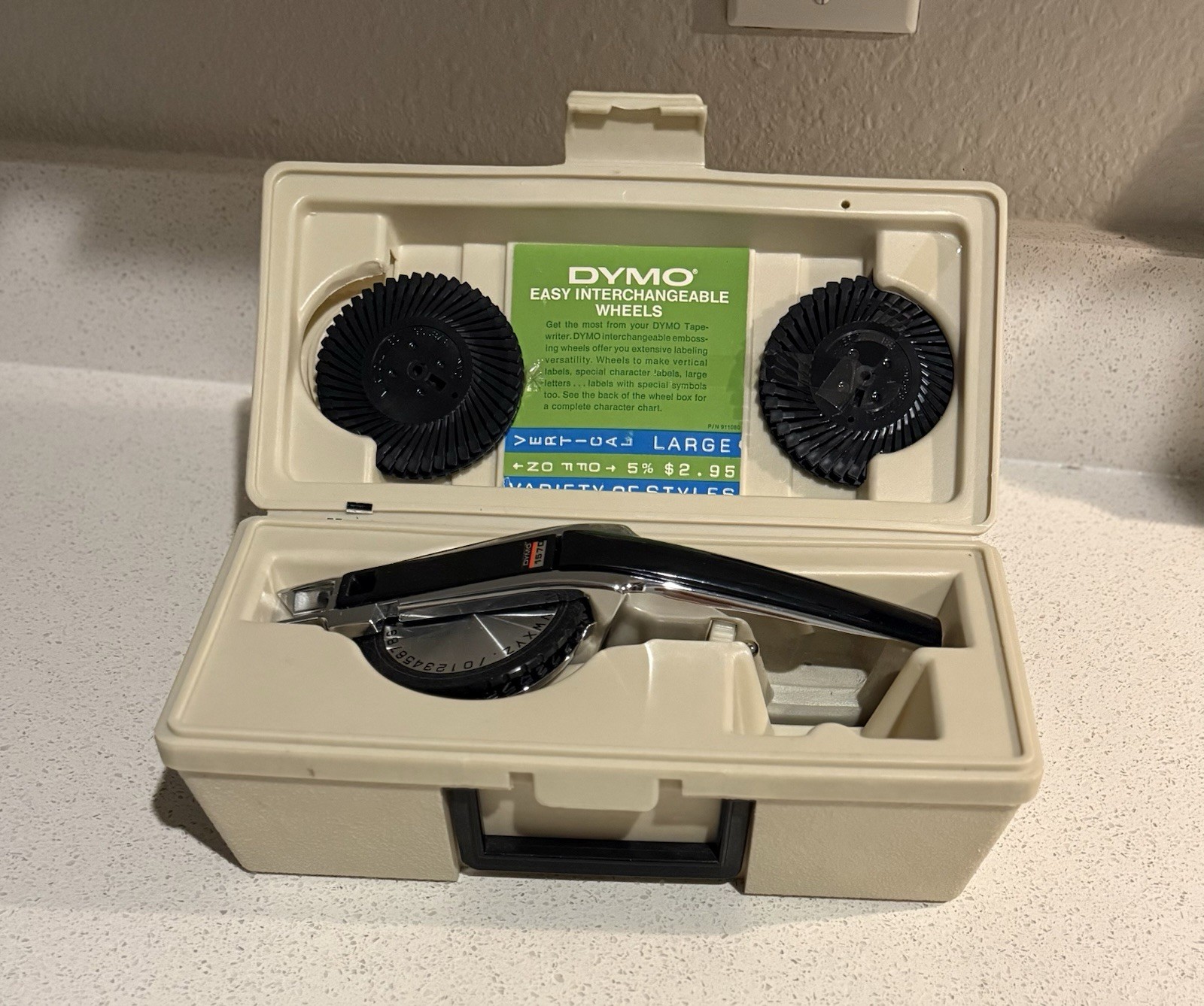 Dymo 1570 Label Maker Manual With Case and Accessories Dymo 1570 Label Maker Manual With Case and Accessories